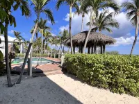 Escape to Paradise – Beautiful & Budget-Friendly Condo! Hotels in Rum Point