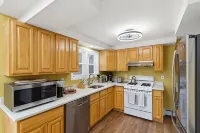 Stylish Seaside Home with Parking Beach Passes and 5-Minute Walk to the Beach - Apartments