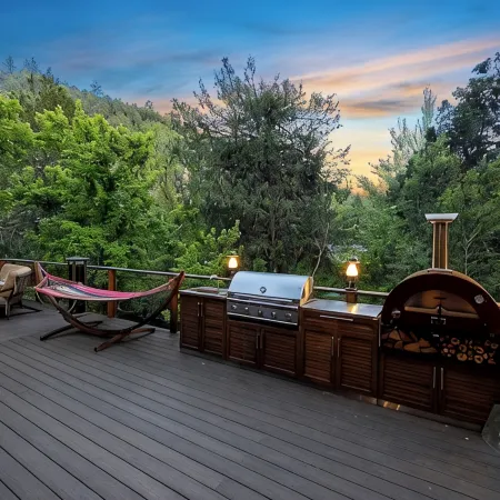 Riverside Luxury Retreat - Hot Tub, Fire Pit, Games & Mesmerizing Views