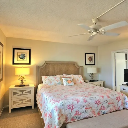 Beautiful Ormond Beach Condo... ON THE BEACH!