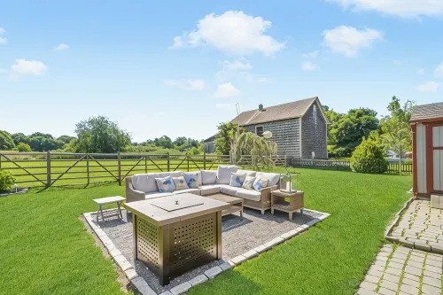 Walk to the Beach - Serene Coastal Country Cottage