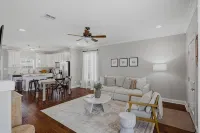 Home 4 U at Olive Bayou! Downtown Lake Charles - Jacuzzi
