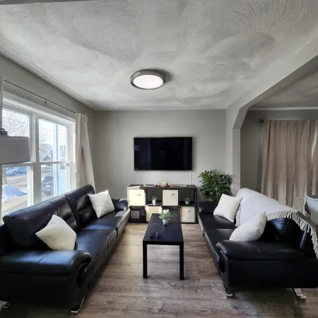 2 bedroom's 1 bathroom 10 min-Airport/Downtown Boston 7 min-Encore Casino