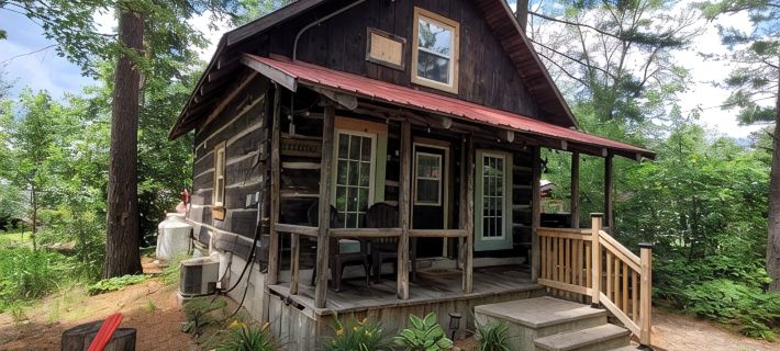 1876 - Heritage Cabin at Pine Ridge Park Hotels in Renfrew County