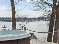 Relaxing Croton lake cottage w/ hot tub Hotels in Newaygo County