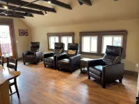 The Bee Hive - Heart of Friday Harbor - 2BR Condo, WiFi, AC, Walk to Everything! - WiFi