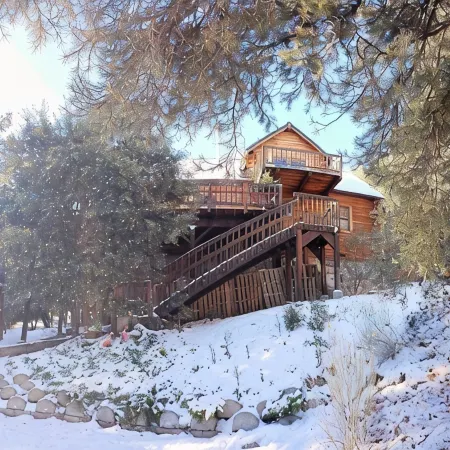 Mountain Vista Hideaway: Glamping in Your Own Private Treehouse
