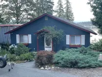Ocean, mountain and harbour views. Family friendly house.