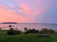 Cozy Lake House on Oneida with Waterfront Access