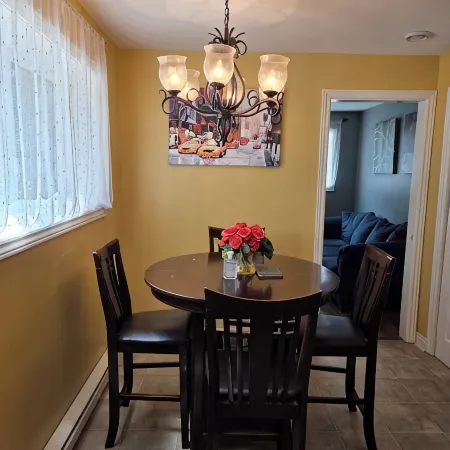 Private and cozy one bedroom sanctuary few minutes from the Airport