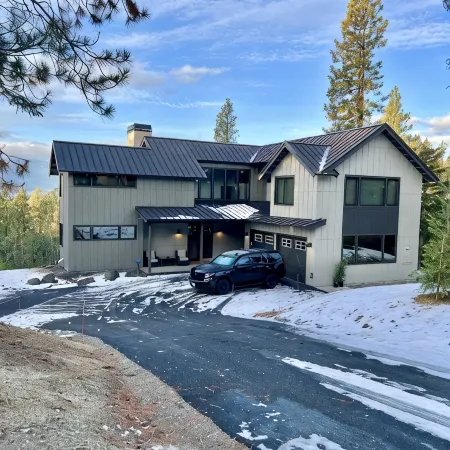 Large & Luxurious Retreat on 5 Wooded Acres w/ Hot Tub and Game Room