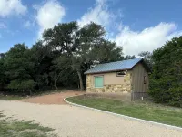 Charming 1-bedroom bungalow with fire pit and rural views - 3つ星