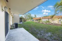 Charming 2-bedroom villa in Seminole with pool, WiFi and AC