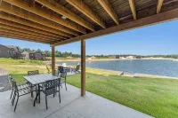 Modern 6BR Lakefront Escape • Private Beach • Sleeps 20 • Pets+ • Dells 30min