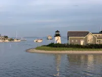 Walk to 3 beaches, downtown docks/waterfront. Dog friendly.  Includes Beach Pass
