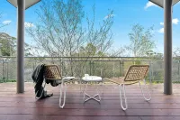 Hepburn Escape Villa - parking