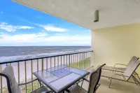 Beautiful beachfront, along with breathtaking sunset views - 2-Star