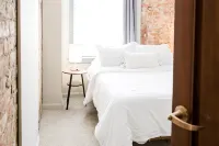The Reserve - Heart of OTR 2 Bed Suite w/Views.