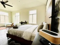 Luxury School House Retreat With Pool & Sauna - 1HR from NYC - 빌라