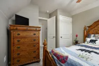 Cottage with 2 Pools, Splash Pad and Private Hot Tub - 4-Sterne