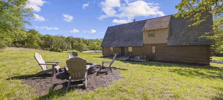 Lakeside Resort Cabin Steps to Table Rock Lake - Minutes to Sdc! Hotels in Indian Point