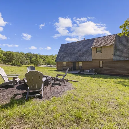 Lakeside Resort Cabin Steps to Table Rock Lake - Minutes to Sdc!