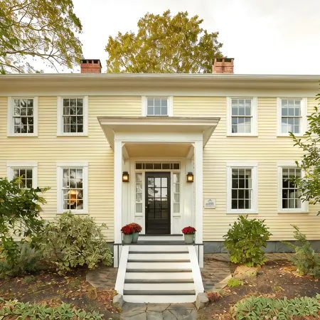 Historic Charm with modern amenities in Exeter, NH.  3 Bedrooms & Walk to town Отели в г. Эксетер