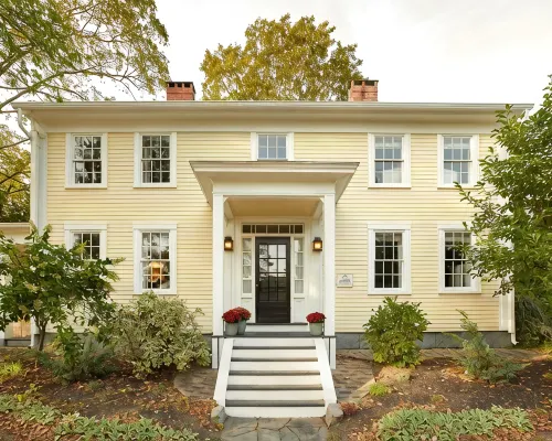 Historic Charm with modern amenities in Exeter, NH. 3 Bedrooms & Walk to town Hotels in Exeter