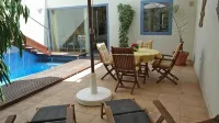 Large bungalow w/private pool, few min. from the sea, protected inner courtyard. - Private Pools