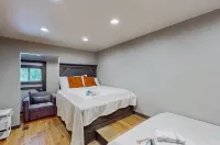 5 BR Luxury Escape with Hot Tub, Home Theater, Arcade, Min from Lake & Slopes - Boutique