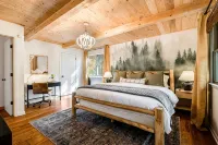 Resort Retreat: Sauna, Hot Tub, Pool table + more!