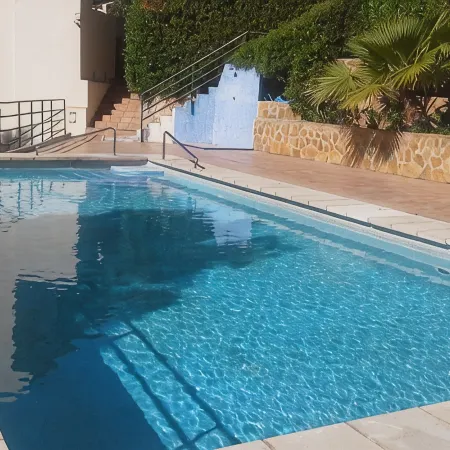 Spacious duplex, beautiful view of the golf course and sea. 120 m2. 5 mn from the beach