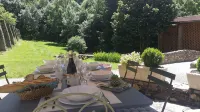Charming house and small paradise of greenery - พร้อมระเบียง