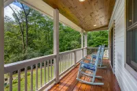 Walk to Downtown Cashiers!CharmingSecluded Cottage w/Resort Access –Pet Friendly