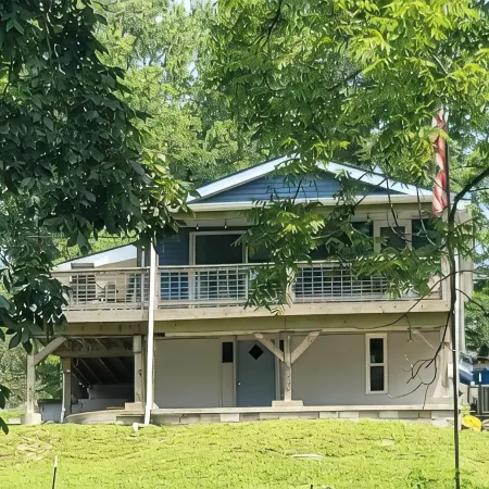 Waterfront Home Located near Ark, Reds and Bengals. Newly Renovated.