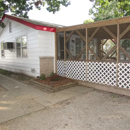 Come stay in our 2bd cabin on Table Rock Lake close to Silver Dollar City!