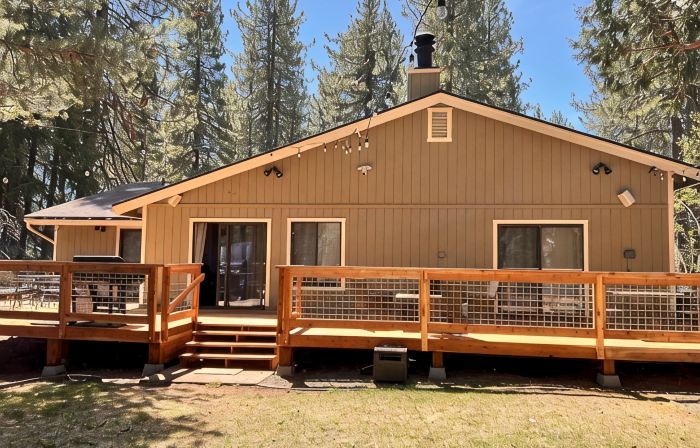 Central AC: Large 4 Bedroom Private Home, Private Lot.  Fenced Yard with Deck