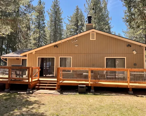 Central AC: Large 4 Bedroom Private Home, Private Lot.  Fenced Yard with Deck Hotels in Plumas Eureka
