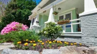 Bramley House: 3 Blk. Walk to DWTN Hendersonville-Lovingly Restored - Kitchens