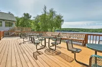 Huge 4bd Masthope retreat,hot tub game room,lake access,ski, Rain friendly deck
