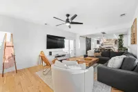 Beautiful modern home in Arvada - 4つ星