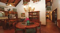 Elegant two-story villa, Casa Fandango, Playa Tamarindo and Play Langosta - Villa