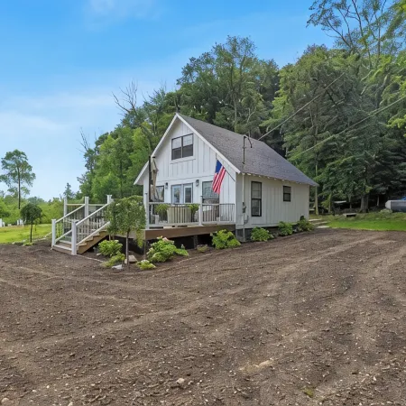 Cottage on the Lake w/ Pontoon! Sup Boards, Kayaks, Hot Tub, Fire Pit & Fishing!
