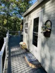 Cozy Hot Tub Cottage! - 4성급