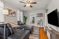 East Hill Retreat Near Beaches & Downtown - Apartments