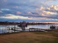 ICW Waterfront Beach Cottage - Sleeps 9! - 4 stjerner