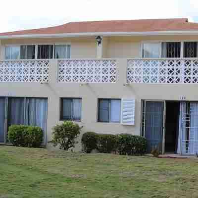 Cozy Romantic Bungalow — 3 min walk to the beach, in front of the golf course! Hotel Exterior