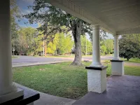 Downtown  4-bedroom with boat and Rv parking close to Lake