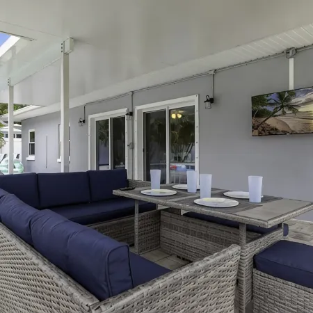 Heated Pool+Fire Pit+Trails+4 Min to Beach