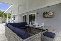 Heated Pool+Fire Pit+Trails+4 Min to Beach - Villas